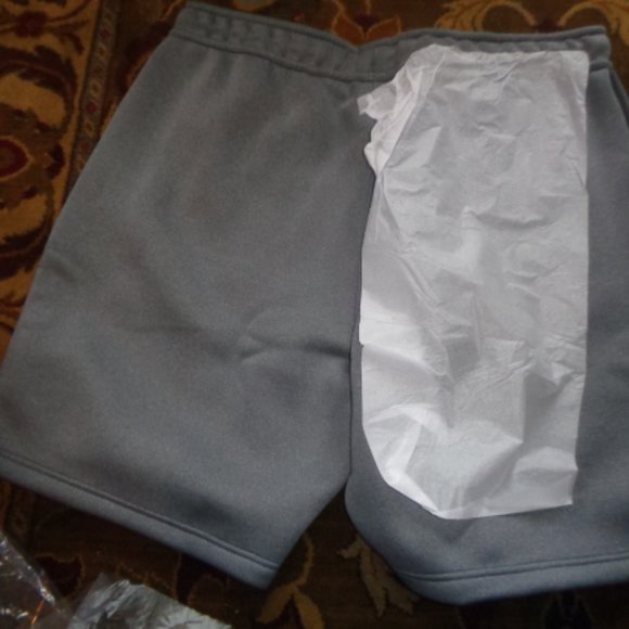 Men's Nike Iowa Hawkeyes Therm-Fit/Dri-Fit Shorts - Picture 5 of 7